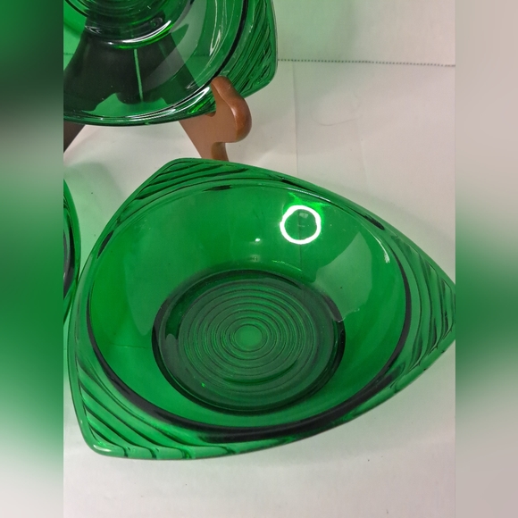 4 Anchor Hocking Emerald Green Triangle Serving Bowls - Set of 3 - Picture 5 of 5